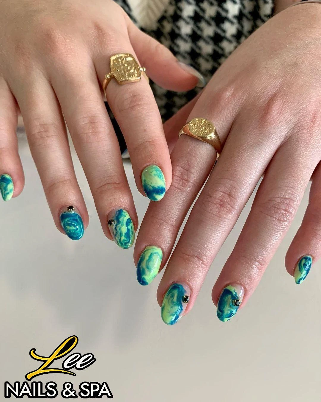 September nail trends and seasonal nail designs